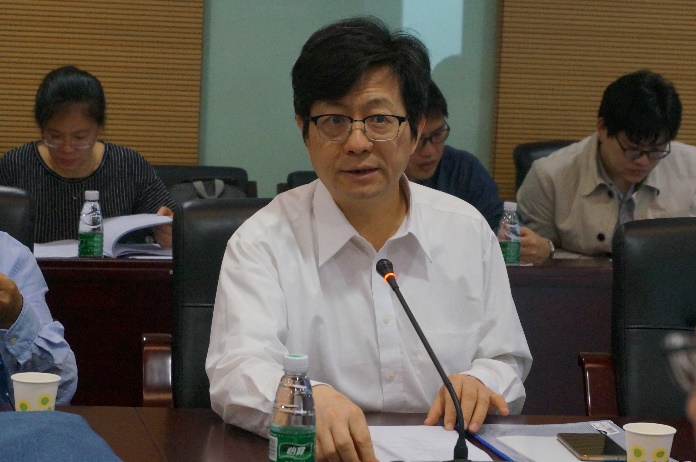 中国人民大学校长助理杜小勇教授主持会议