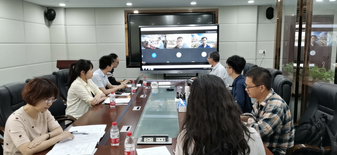 线上与线下会议同步进行