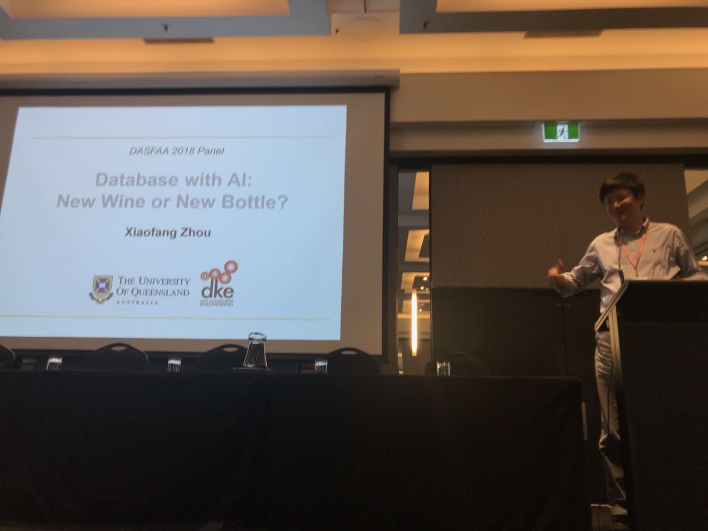 图4 周晓方教授在主题讨论中的发言