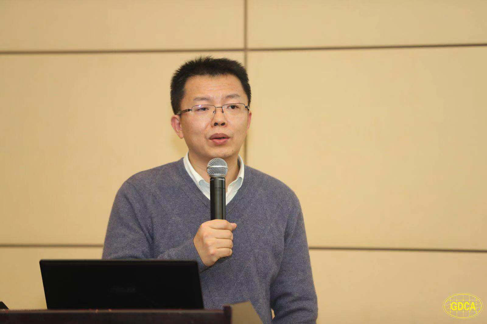 北京大学崔斌教授作报告