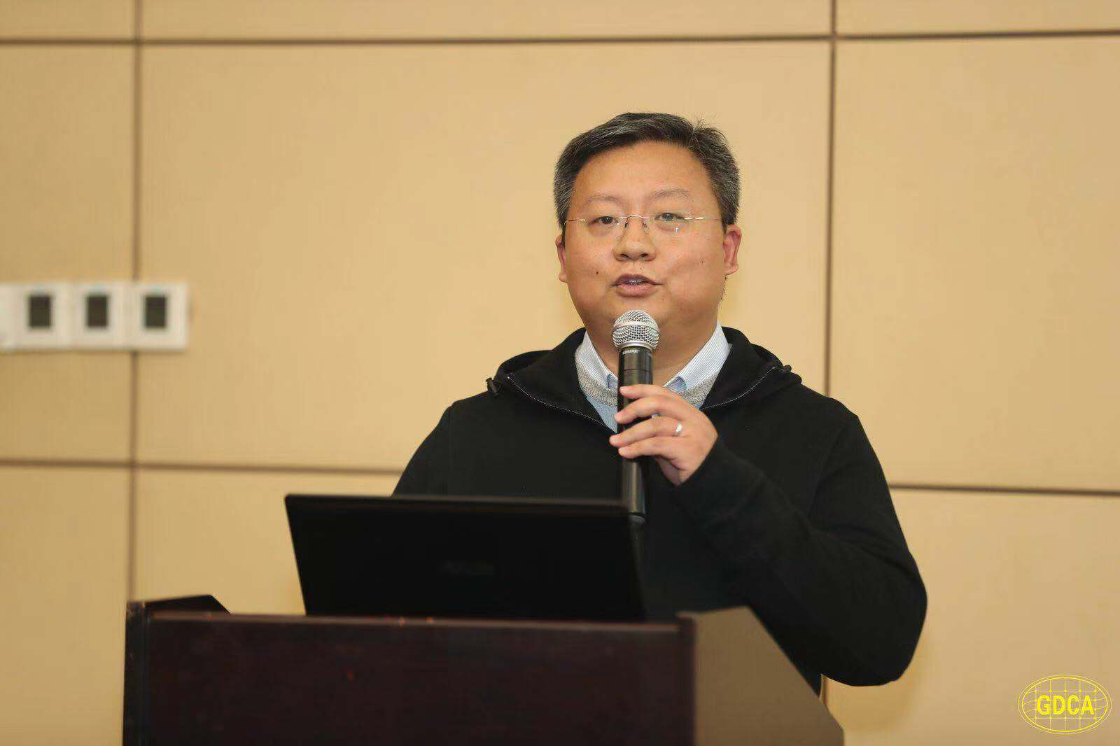 香港理工大学Daniel Luo教授作报告