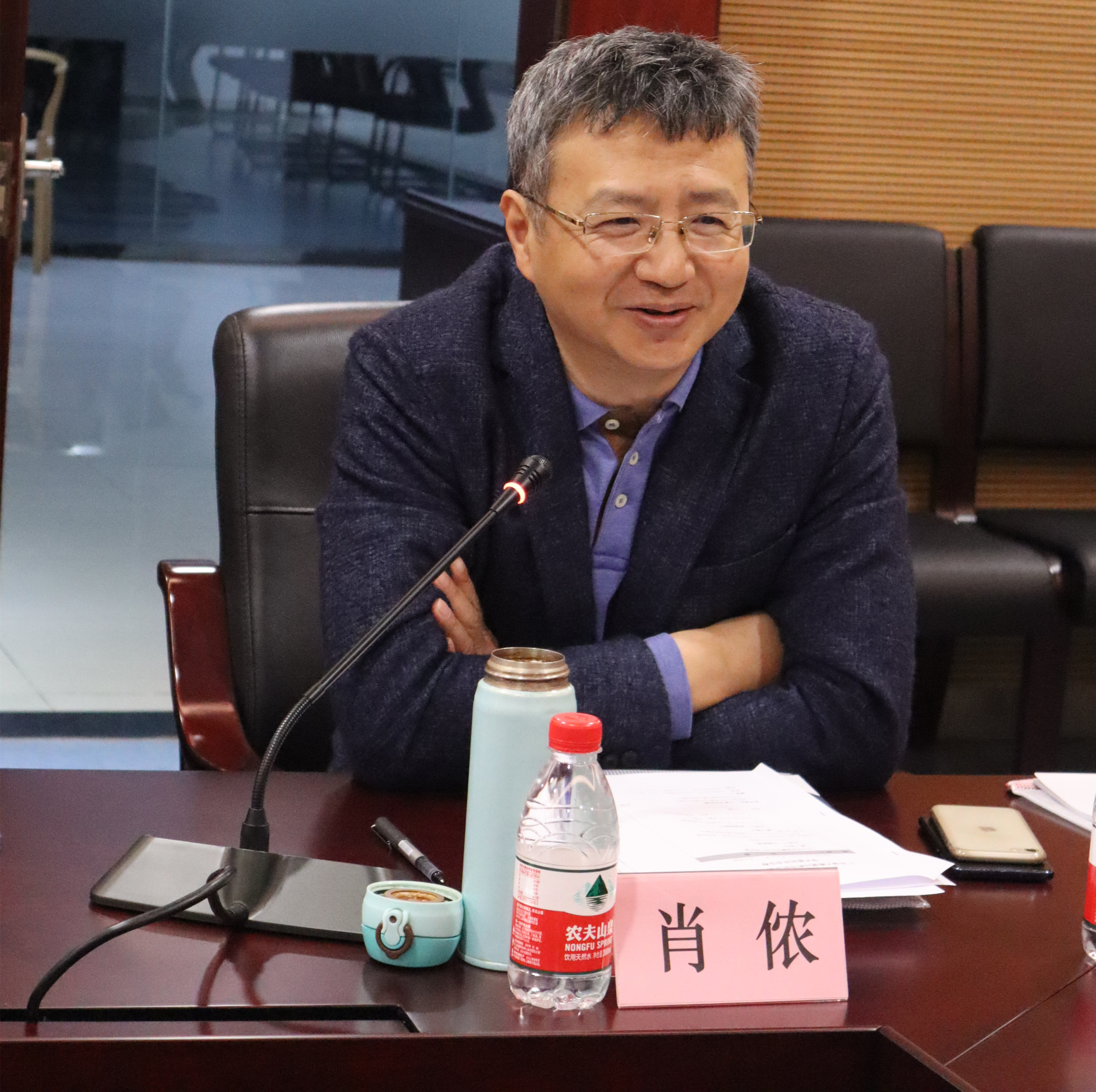 肖侬教授会上指导工作