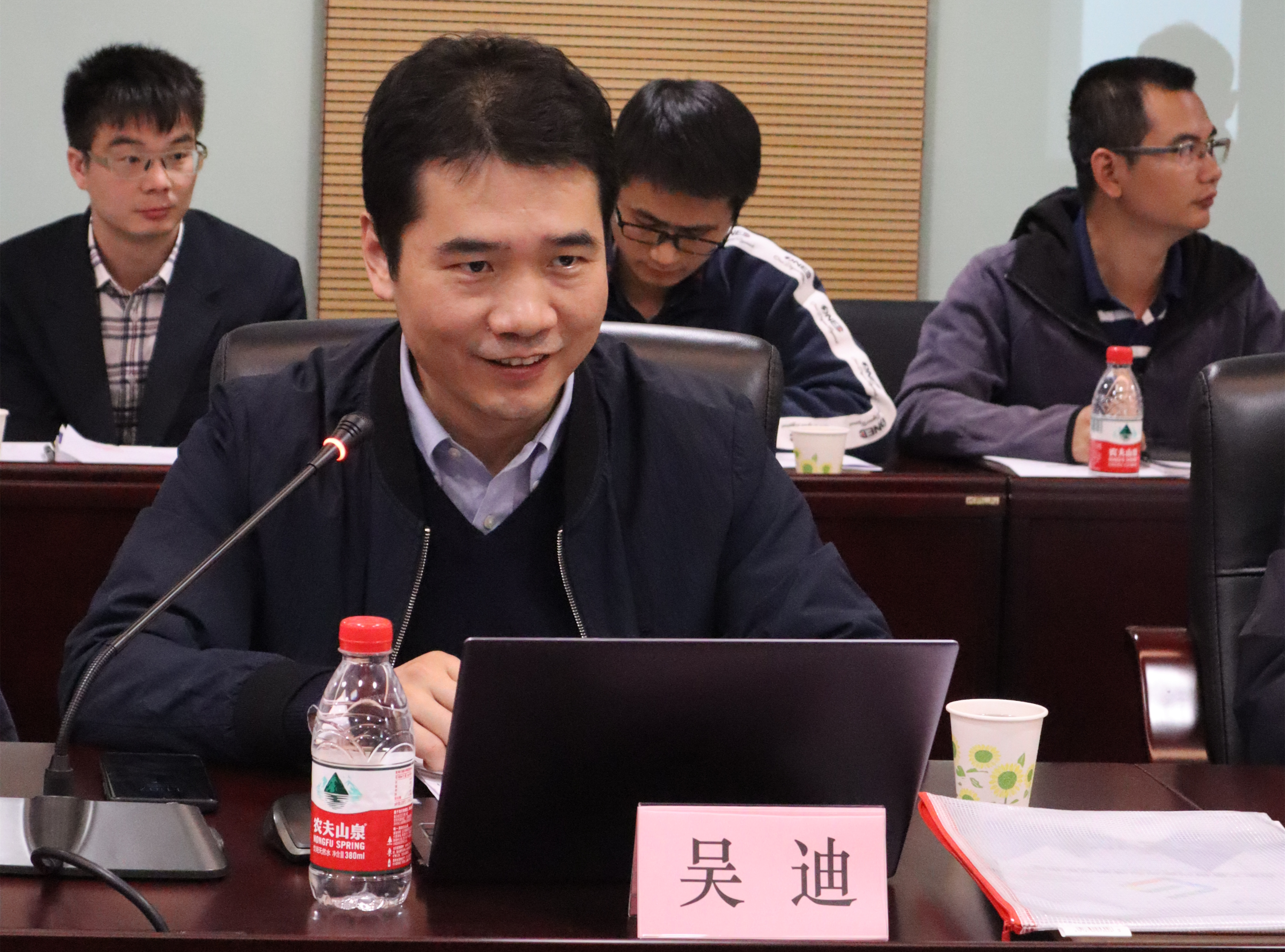 吴迪教授会上指导工作