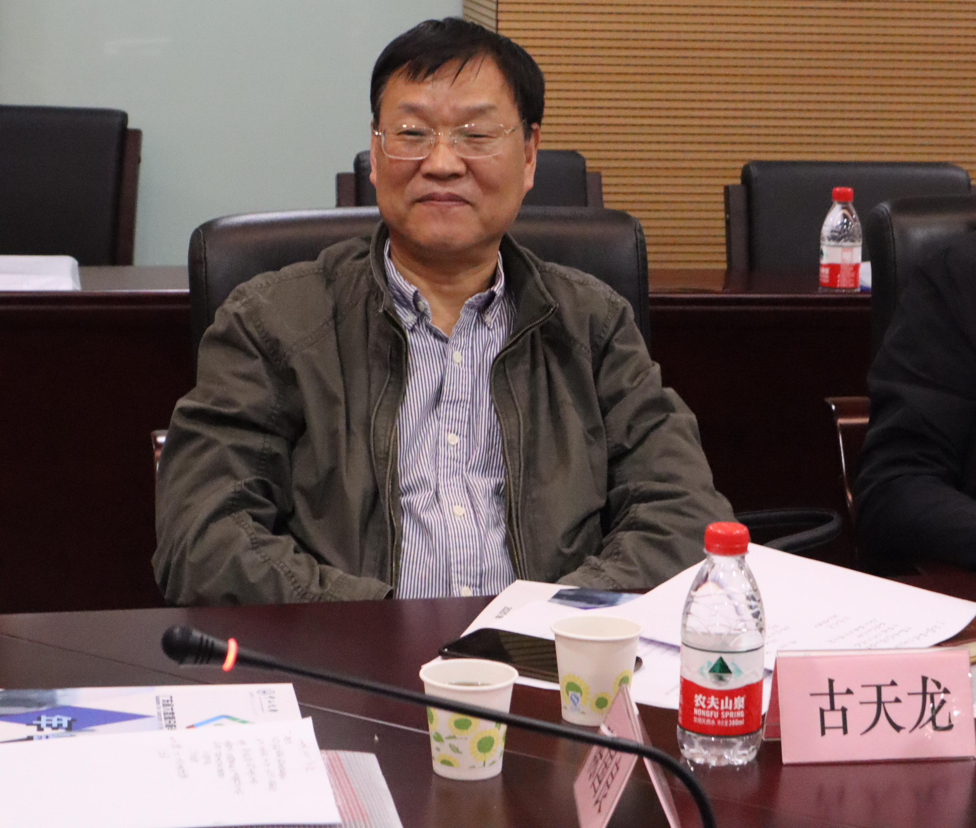 实验室副主任古天龙教授会上指导工作