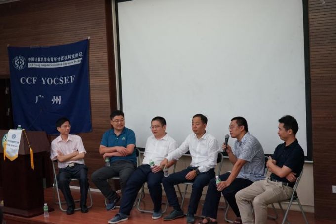 图8：热烈的panel环节1