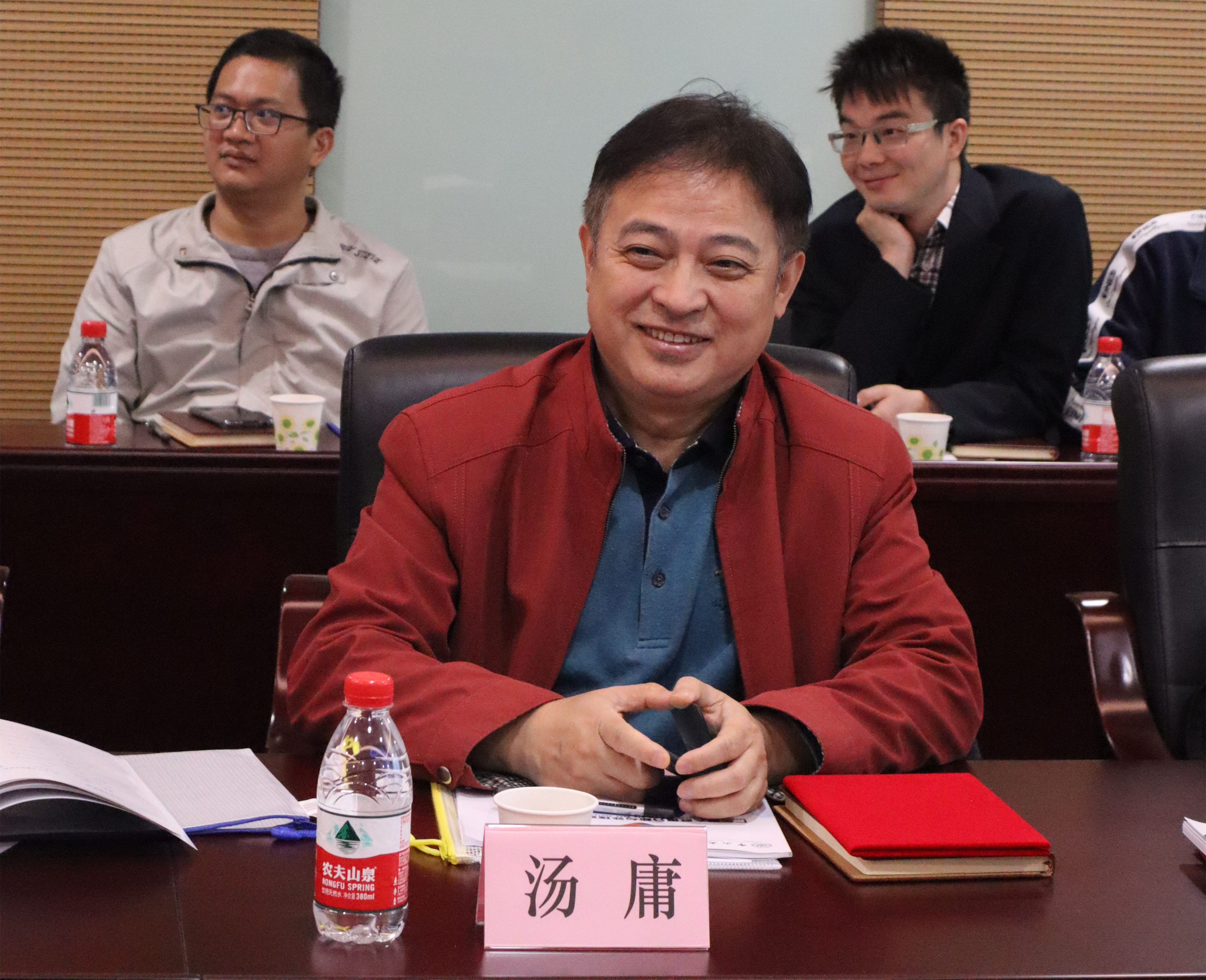 汤庸教授会上指导工作