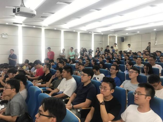 图9：热烈的panel环节2