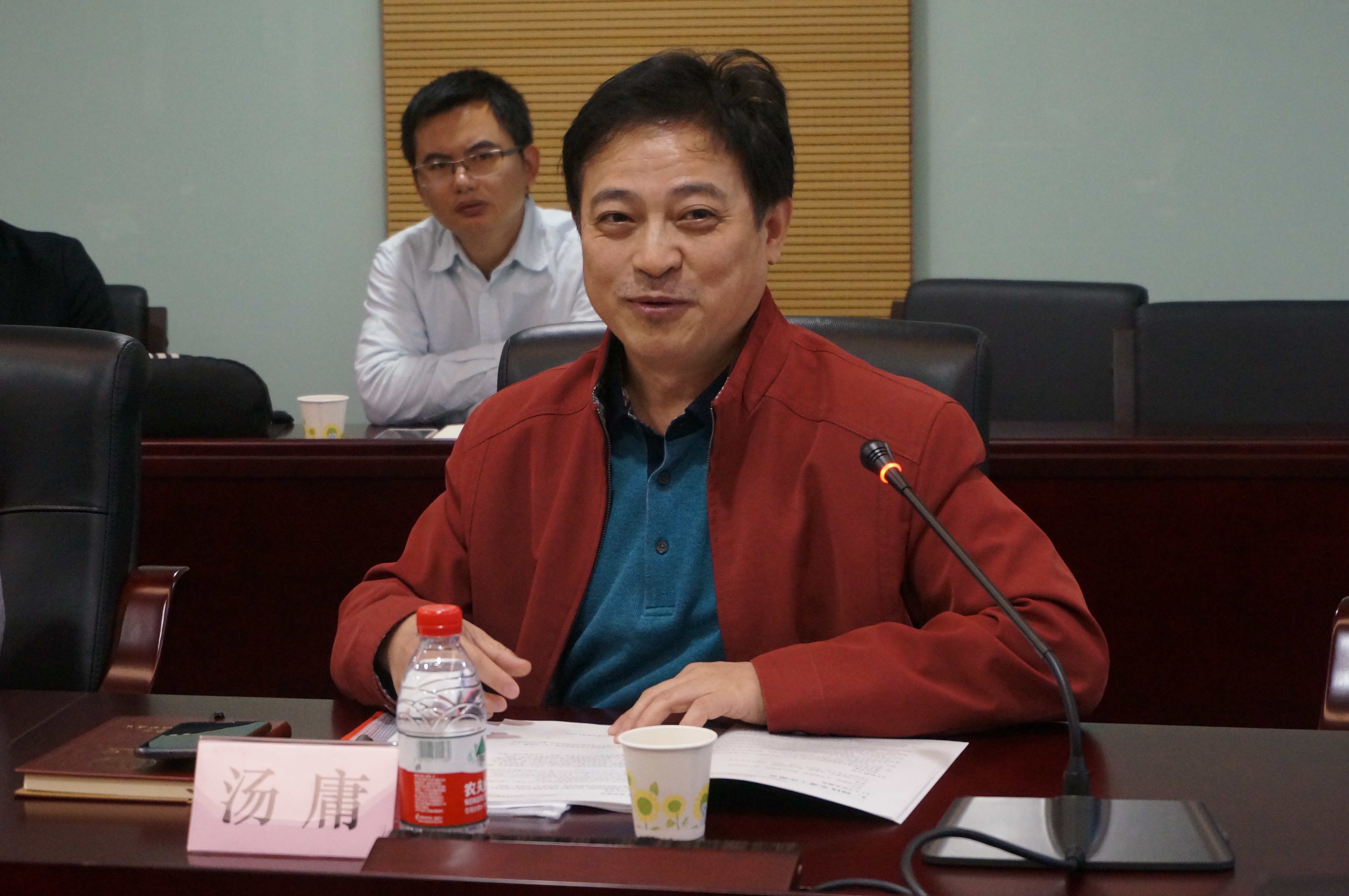 汤庸教授会上提出建议指导