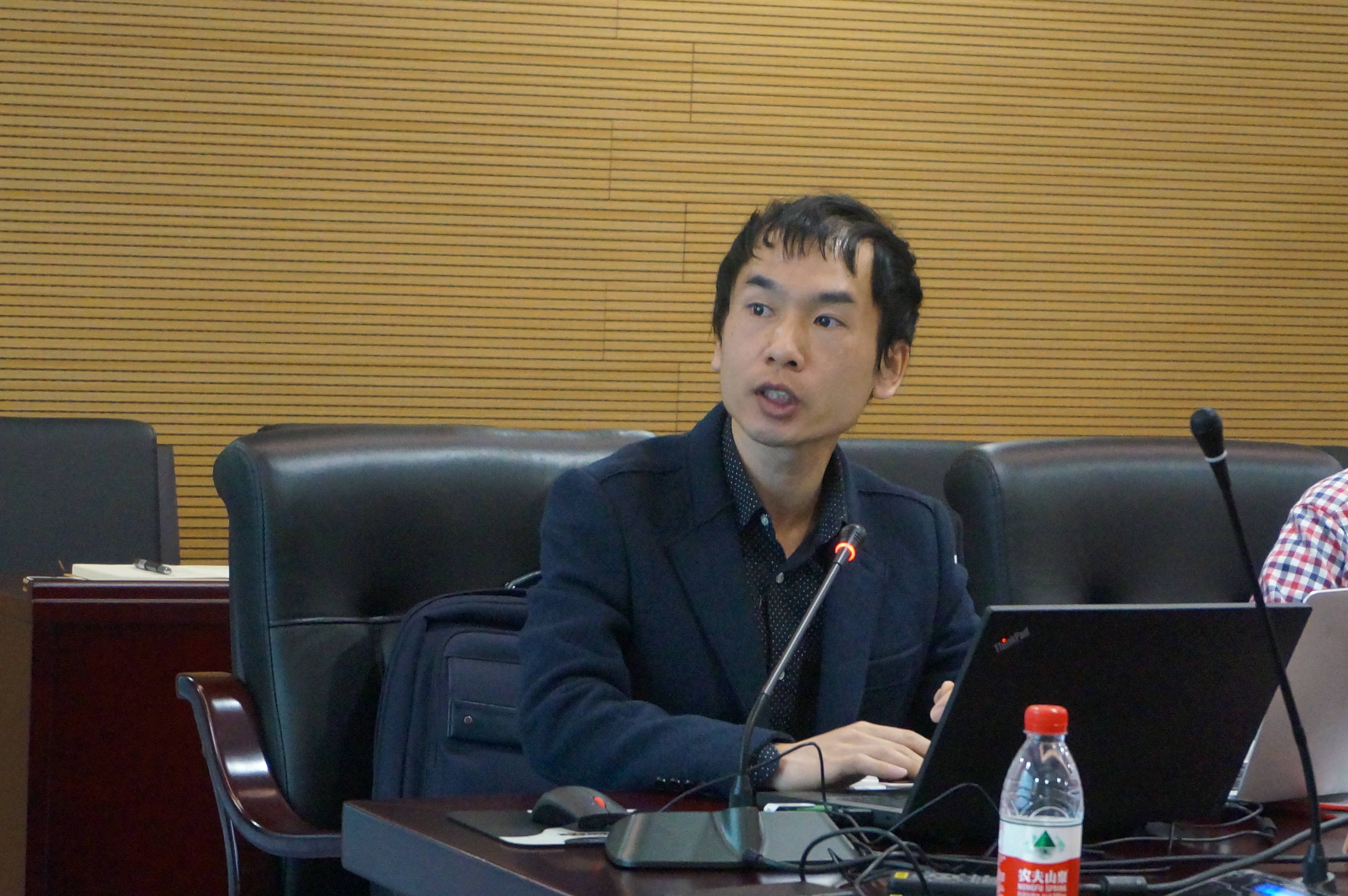 梁上松副教授分别进行学术报告